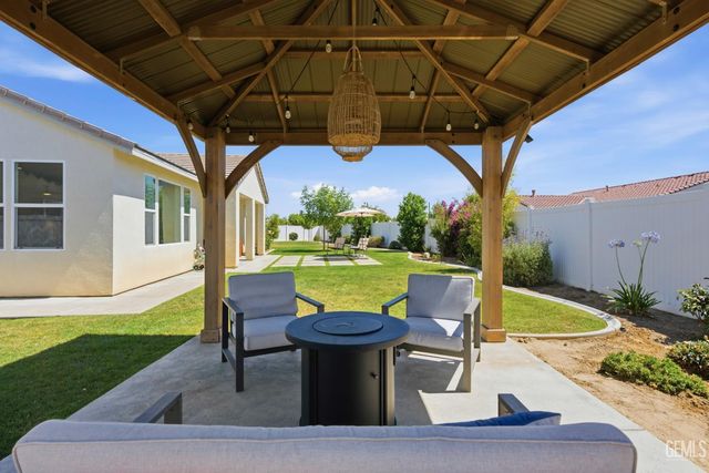 2023 Risborough Court, Bakersfield, CA 93311