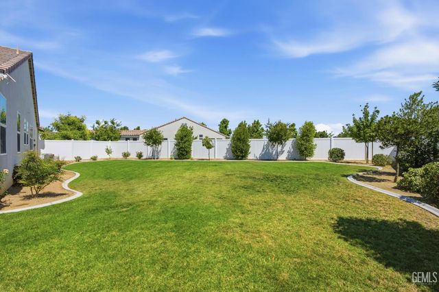 2023 Risborough Court, Bakersfield, CA 93311