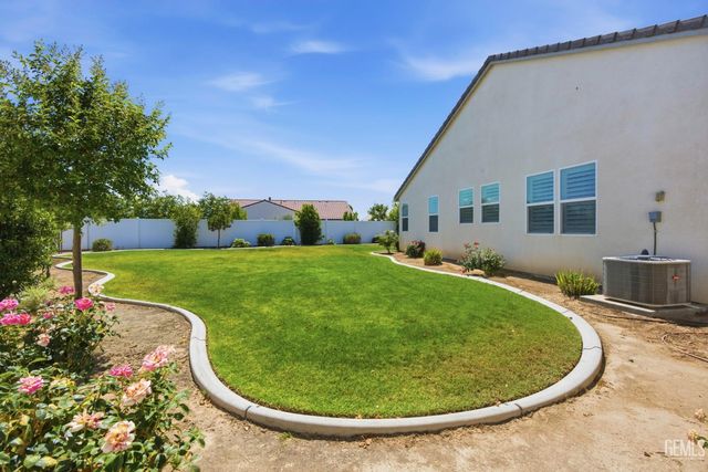 2023 Risborough Court, Bakersfield, CA 93311