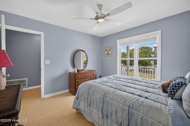 21 S Oak Drive, Holly Ridge, NC 28445
