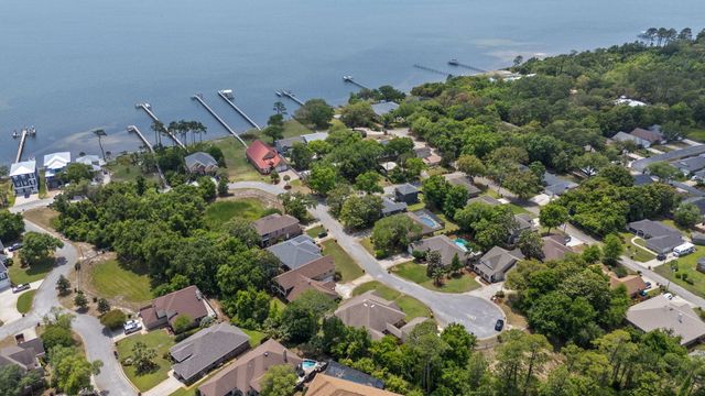 1739 Sound Creek Court, Navarre, FL 32566