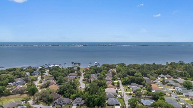1739 Sound Creek Court, Navarre, FL 32566