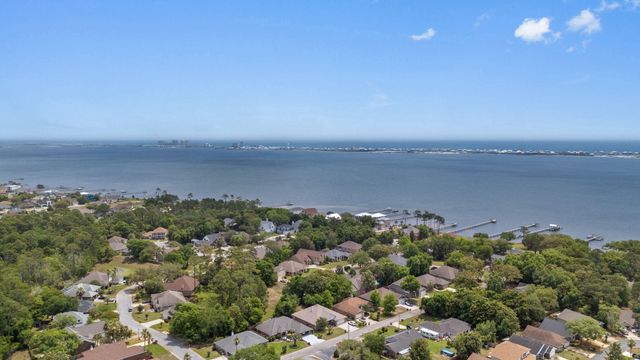 1739 Sound Creek Court, Navarre, FL 32566