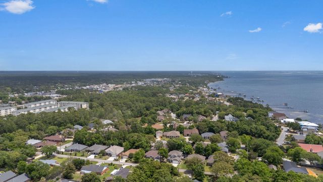 1739 Sound Creek Court, Navarre, FL 32566