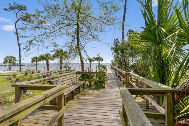1739 Sound Creek Court, Navarre, FL 32566