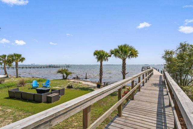 1739 Sound Creek Court, Navarre, FL 32566