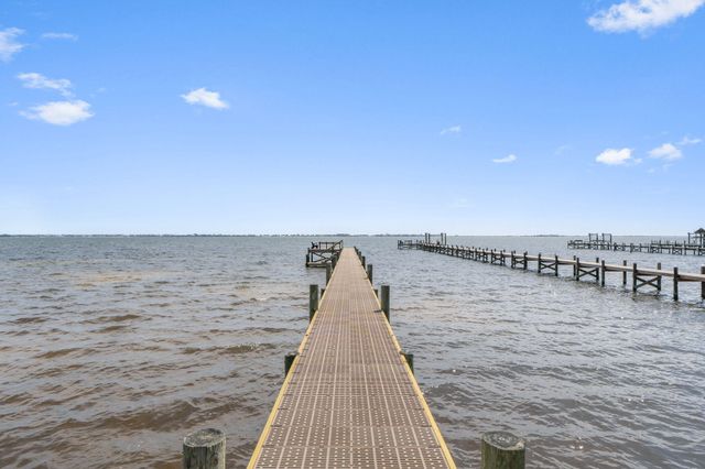1739 Sound Creek Court, Navarre, FL 32566