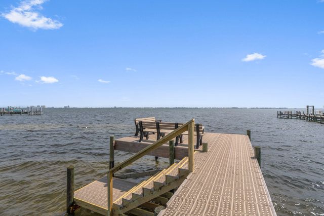 1739 Sound Creek Court, Navarre, FL 32566