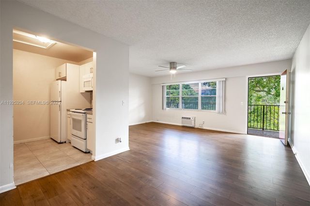 100 SW 132nd Way 306K, Pembroke Pines, FL 33027