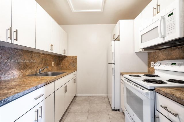 100 SW 132nd Way 306K, Pembroke Pines, FL 33027