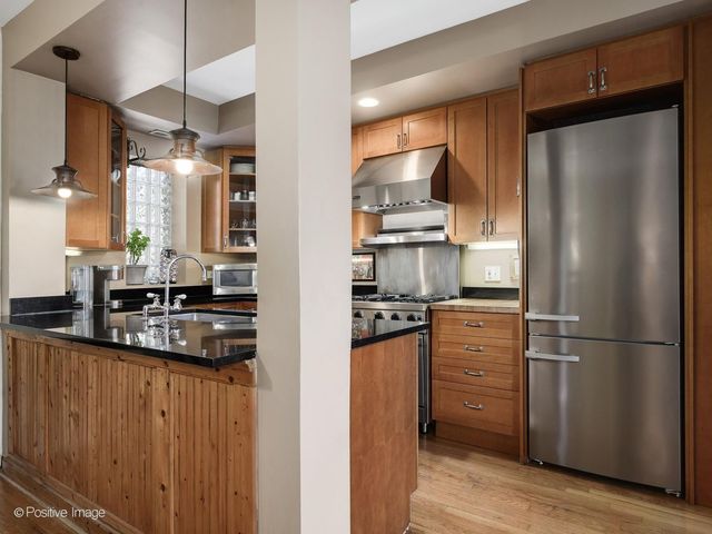 822 W Agatite Avenue 3E, Chicago, IL 60640