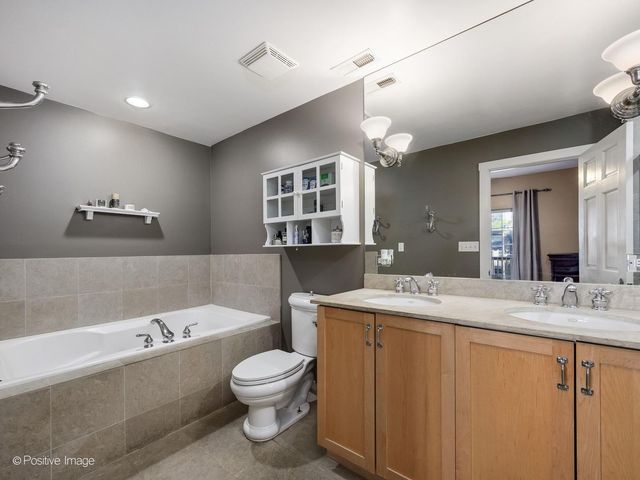 822 W Agatite Avenue 3E, Chicago, IL 60640