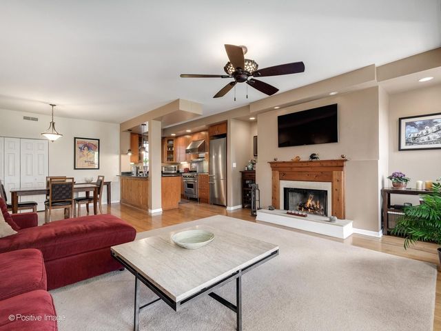 822 W Agatite Avenue 3E, Chicago, IL 60640