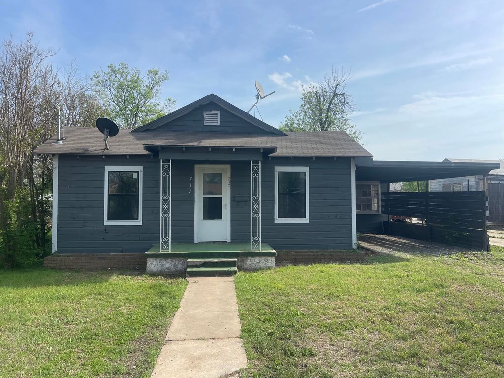 Image 1 of property listing at 717 W Cedar Street, Coleman, TX 76834