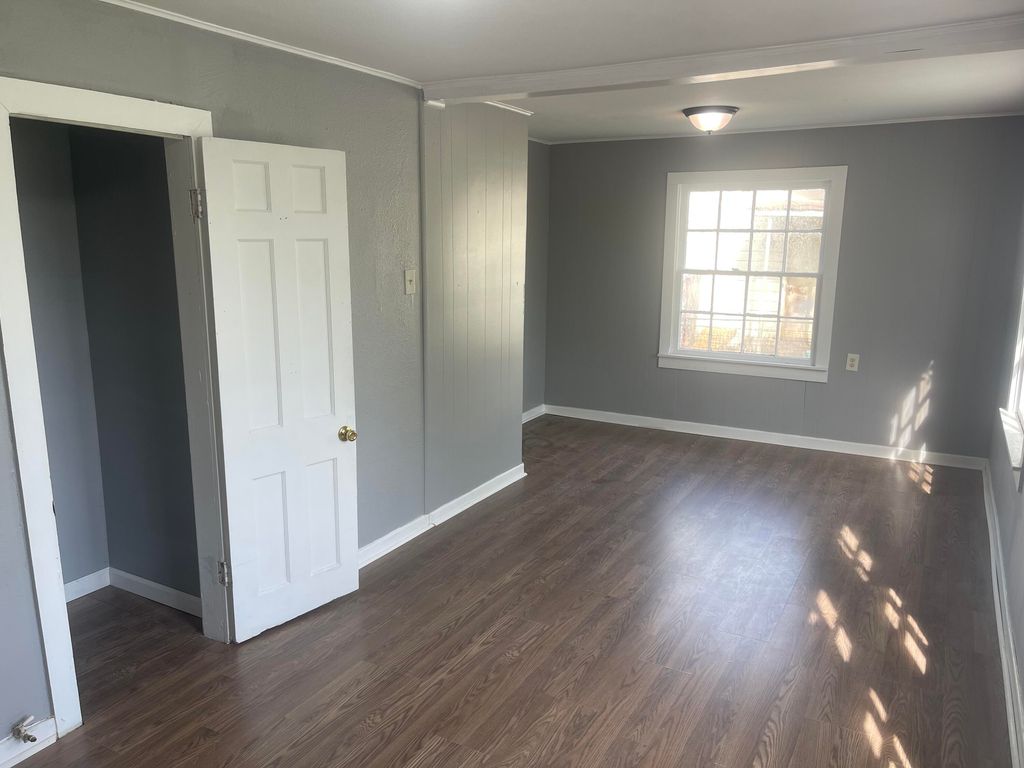 Image 11 of property listing at 717 W Cedar Street, Coleman, TX 76834