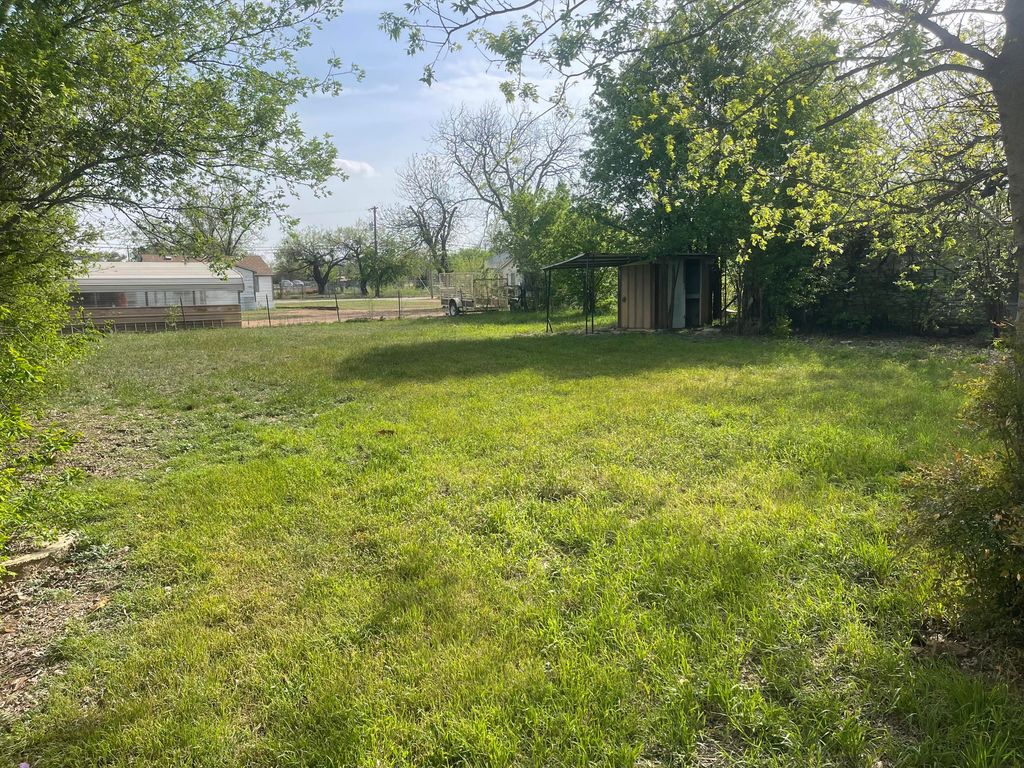Image 15 of property listing at 717 W Cedar Street, Coleman, TX 76834