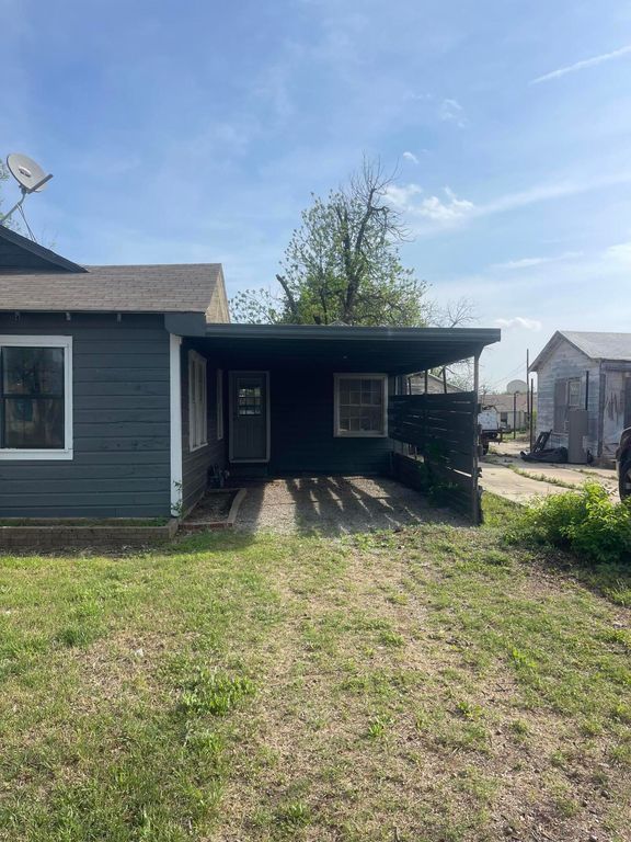 Image 2 of property listing at 717 W Cedar Street, Coleman, TX 76834