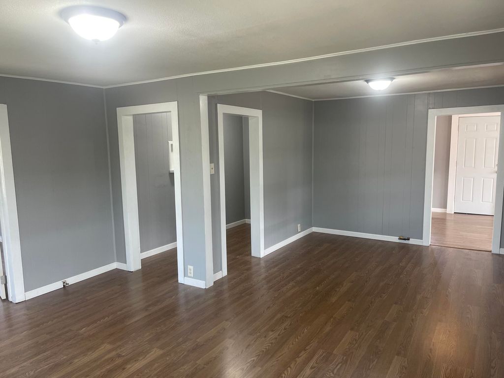 Image 4 of property listing at 717 W Cedar Street, Coleman, TX 76834