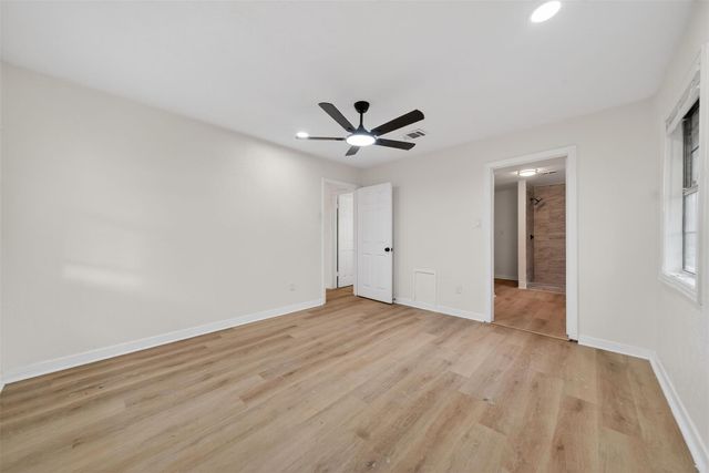 907 S 3rd Street, La Porte, TX 77571