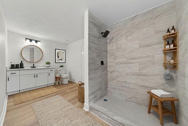 907 S 3rd Street, La Porte, TX 77571