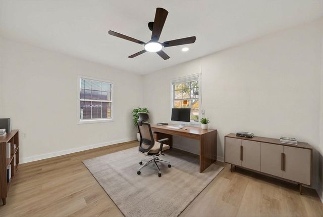 907 S 3rd Street, La Porte, TX 77571