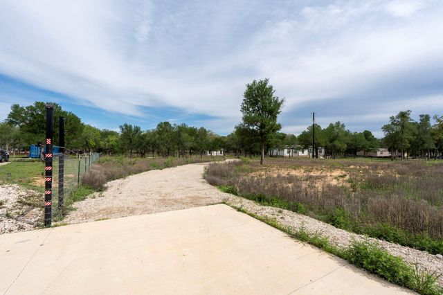 171 Comancheria TRL, Elgin, TX 78621