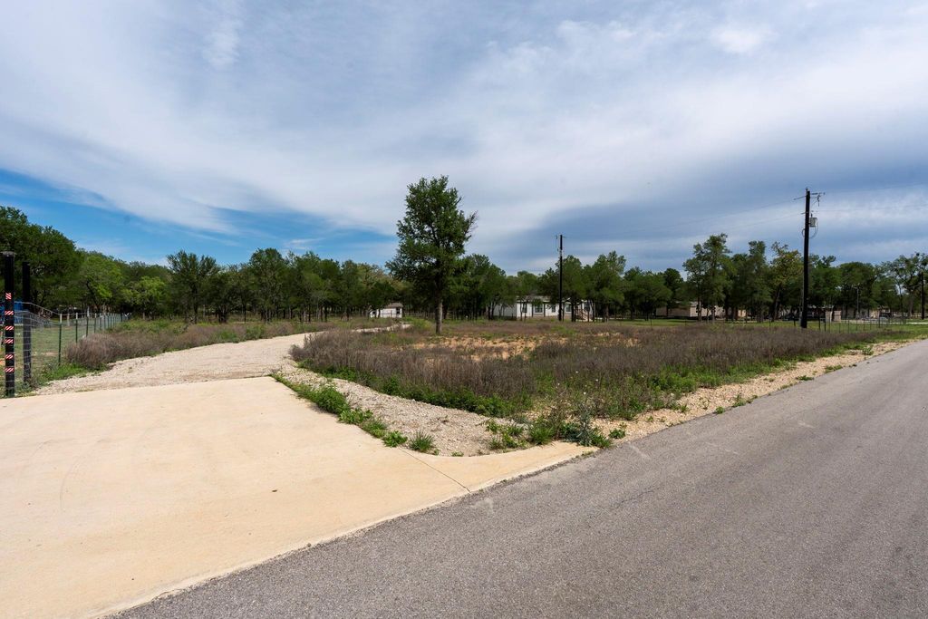 171 Comancheria TRL, Elgin, TX 78621