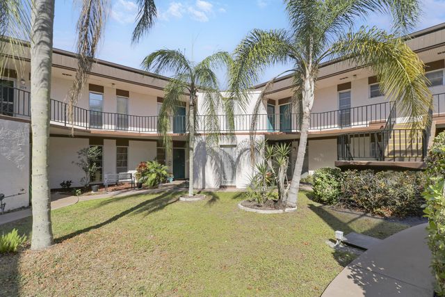 7 GREENWAY Village N 202, Royal Palm Beach, FL 33411