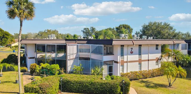 7 GREENWAY Village N 202, Royal Palm Beach, FL 33411