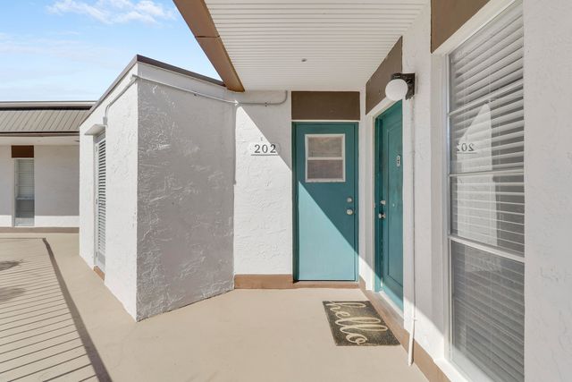 7 GREENWAY Village N 202, Royal Palm Beach, FL 33411
