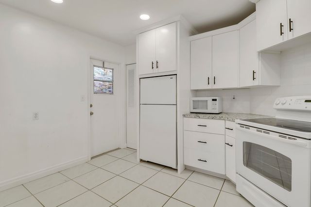 7 GREENWAY Village N 202, Royal Palm Beach, FL 33411