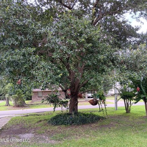 1010 Lincoln Drive, Bay Saint Louis, MS 39520