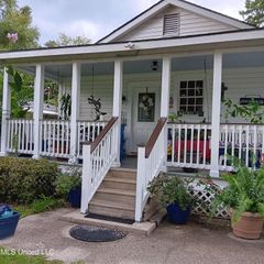 1010 Lincoln Drive, Bay Saint Louis, MS 39520