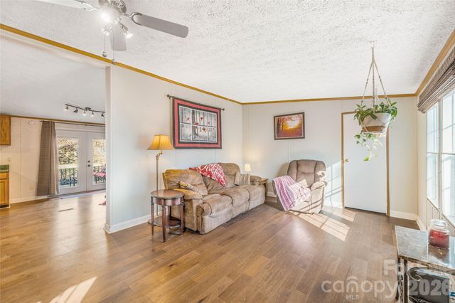 140 Crows nest Road, Hendersonville, NC 28791