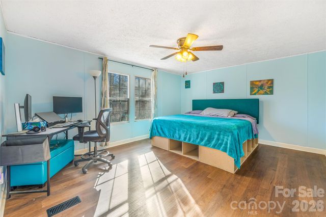 140 Crows nest Road, Hendersonville, NC 28791