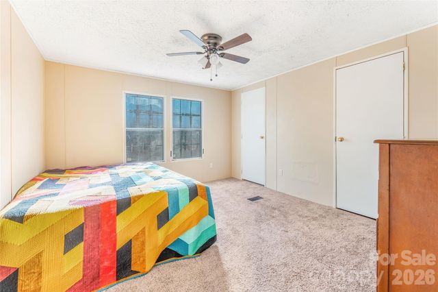 140 Crows nest Road, Hendersonville, NC 28791