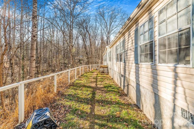 140 Crows nest Road, Hendersonville, NC 28791