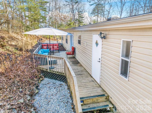 140 Crows nest Road, Hendersonville, NC 28791