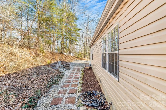140 Crows nest Road, Hendersonville, NC 28791