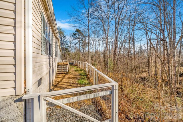 140 Crows nest Road, Hendersonville, NC 28791