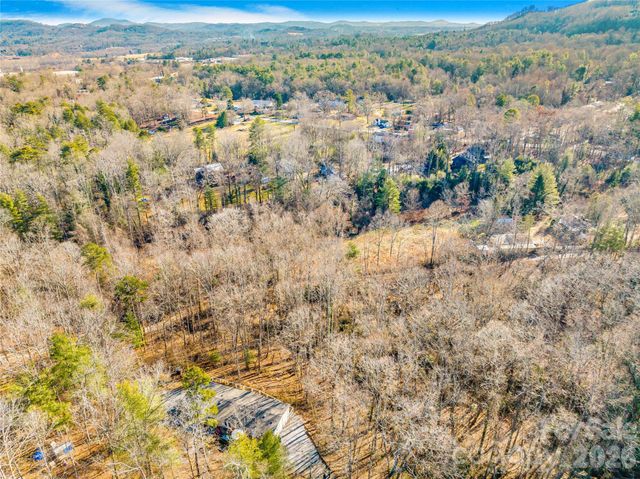 140 Crows nest Road, Hendersonville, NC 28791