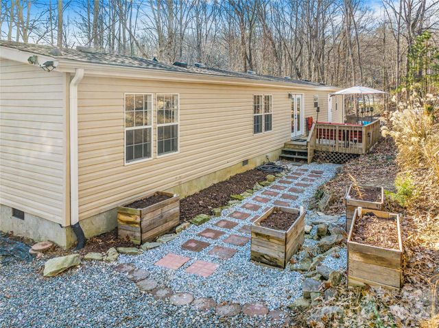 140 Crows nest Road, Hendersonville, NC 28791