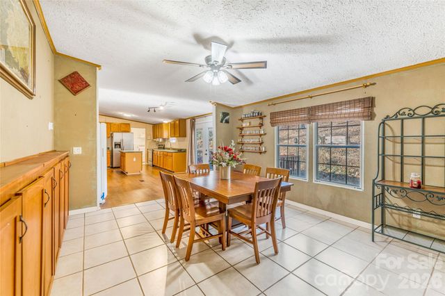 140 Crows nest Road, Hendersonville, NC 28791