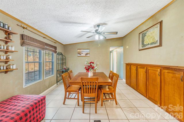 140 Crows nest Road, Hendersonville, NC 28791