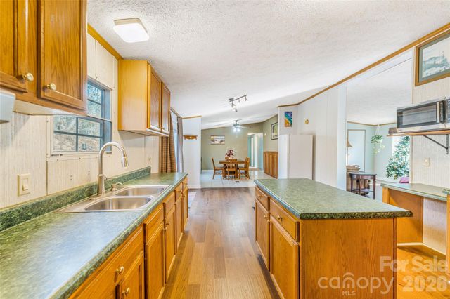 140 Crows nest Road, Hendersonville, NC 28791