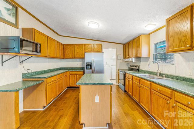 140 Crows nest Road, Hendersonville, NC 28791