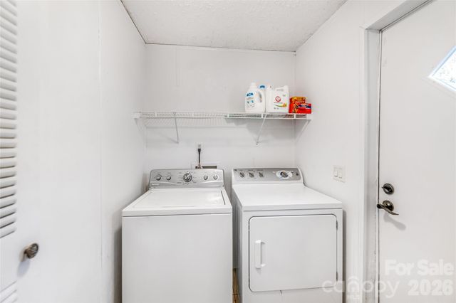 140 Crows nest Road, Hendersonville, NC 28791