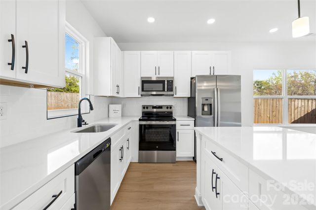 6900 Barrington Drive, Charlotte, NC 28215