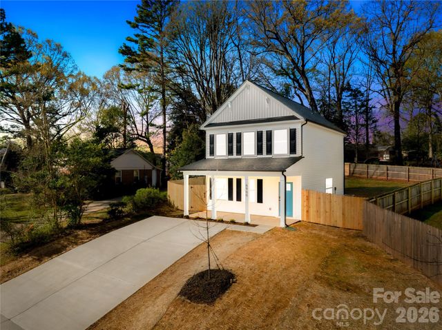 6900 Barrington Drive, Charlotte, NC 28215