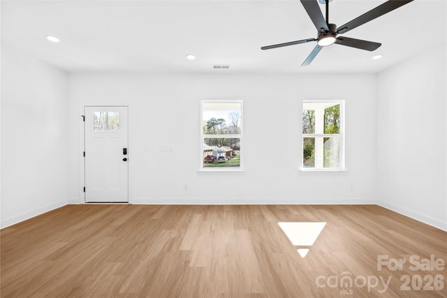 6900 Barrington Drive, Charlotte, NC 28215